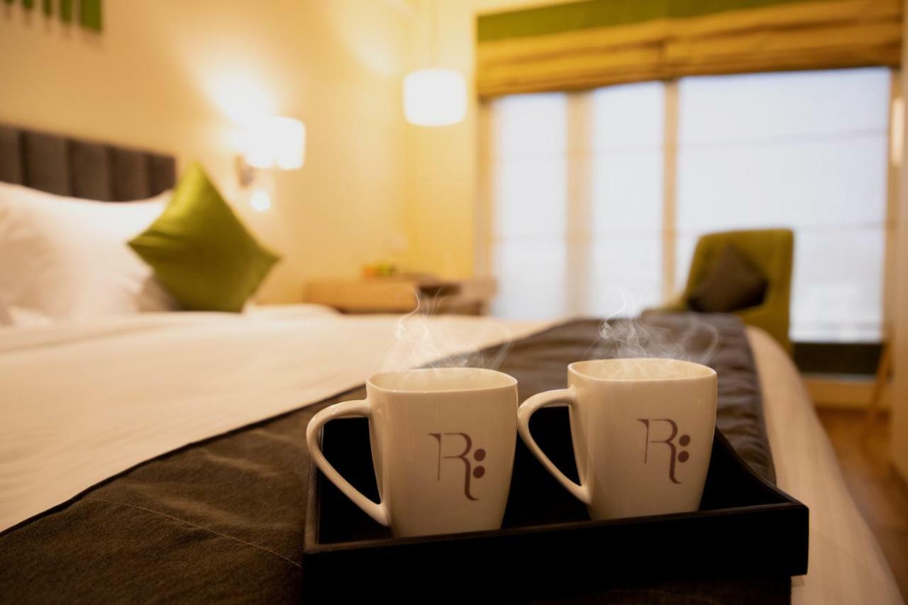 Regenta Central Harsha Vapi Pārdi Exteriör bild